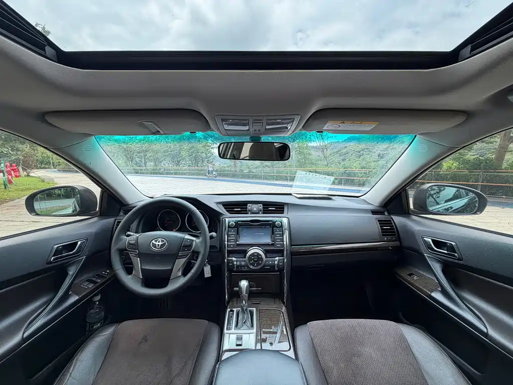 Toyota Reiz 2013 2.5V