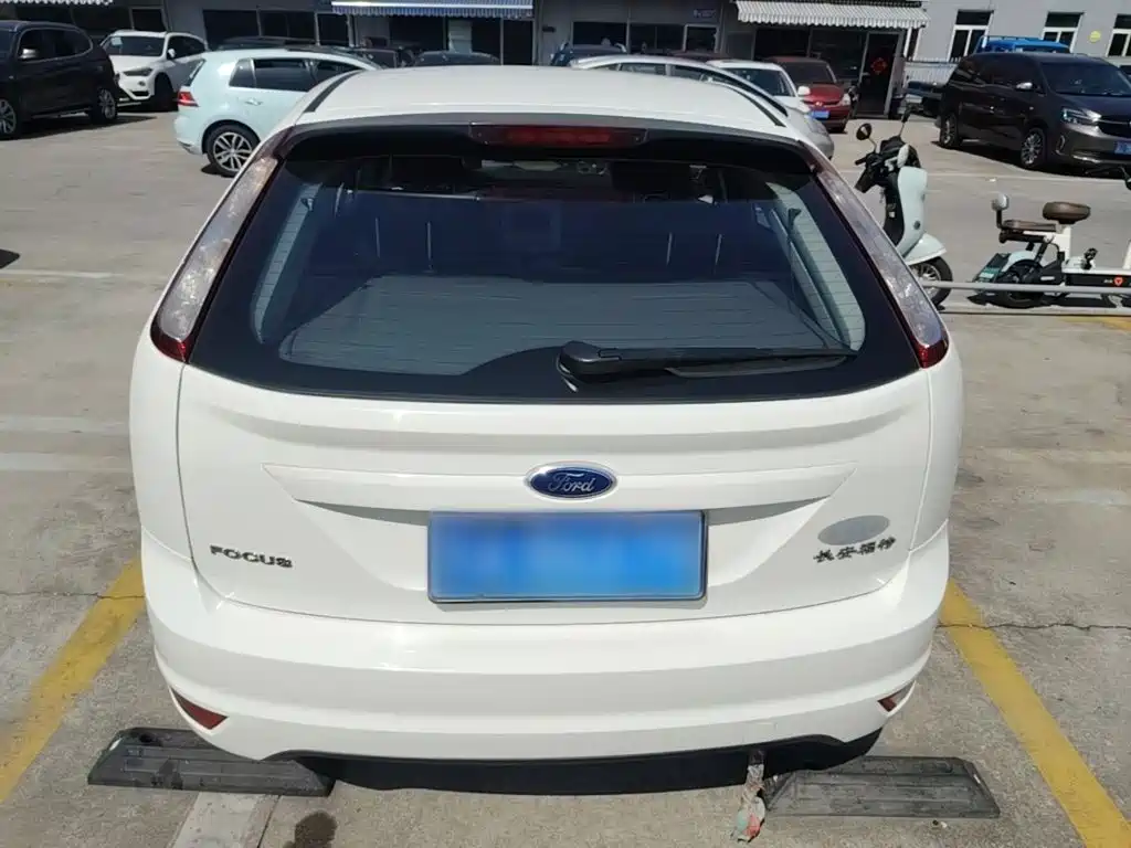 Ford Focus 2013 1.8L AT