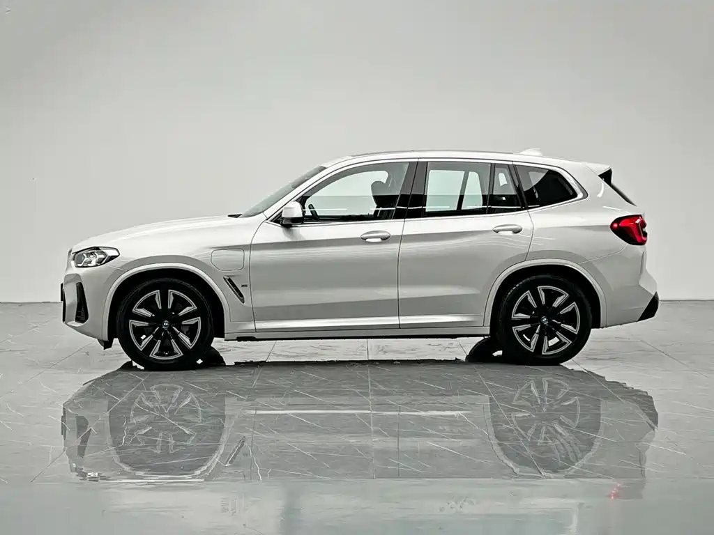 BMW iX3 — миниатюра 3