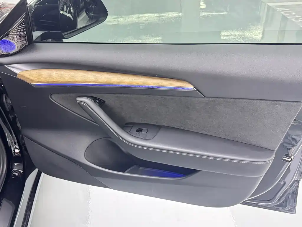 Tesla Model 3 — миниатюра 14
