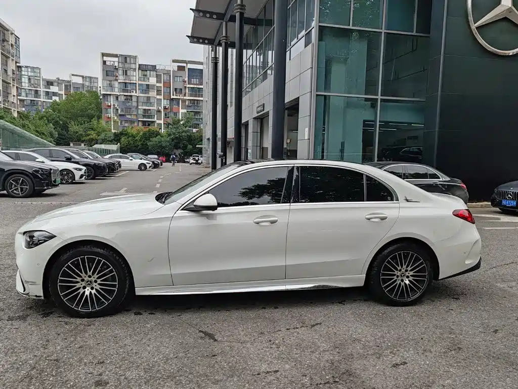 Mercedes-Benz C-Class — миниатюра 6