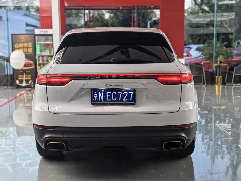 Porsche Cayenne — миниатюра 7