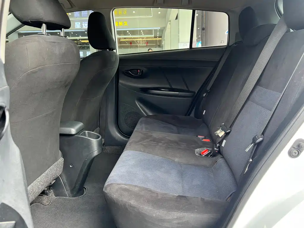 Toyota Yaris L — миниатюра 8