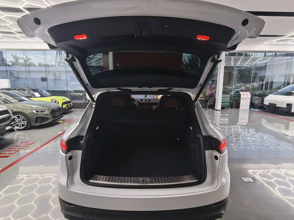 Porsche Cayenne — миниатюра 18