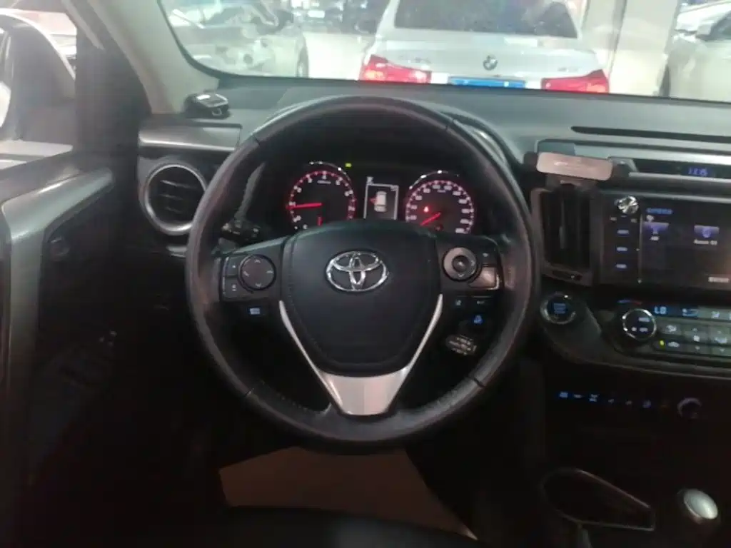 Toyota RAV4 — миниатюра 11