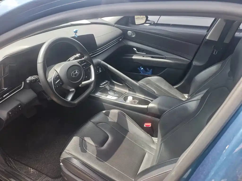 Hyundai Elantra — миниатюра 8