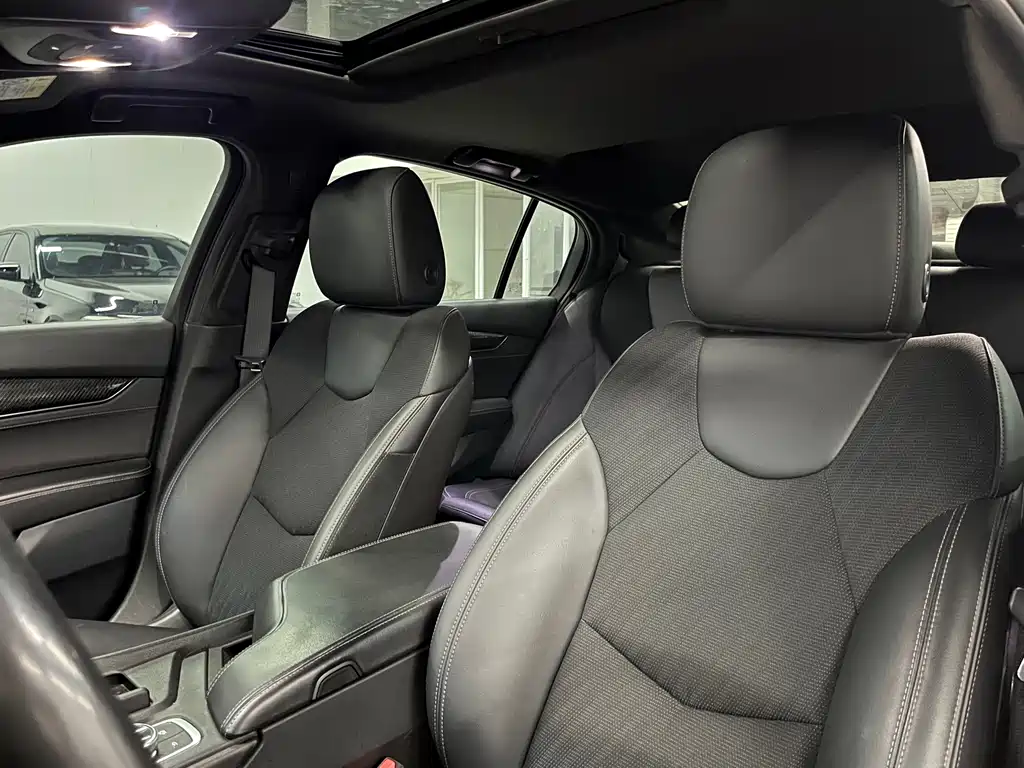 Cadillac CT5 — миниатюра 8
