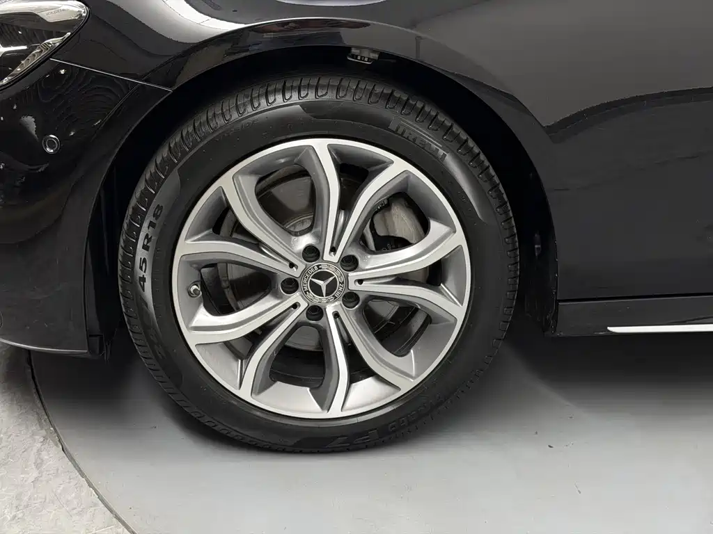 Mercedes-Benz E-Class — миниатюра 10