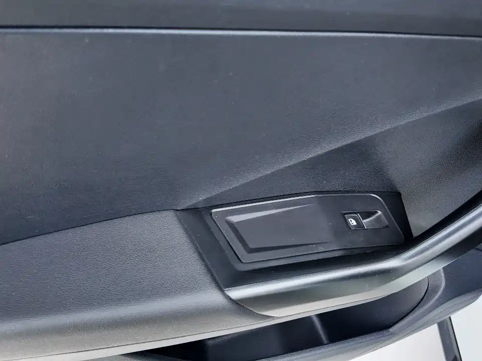 VOLKSWAGEN T ROC EXPLORING SONGS