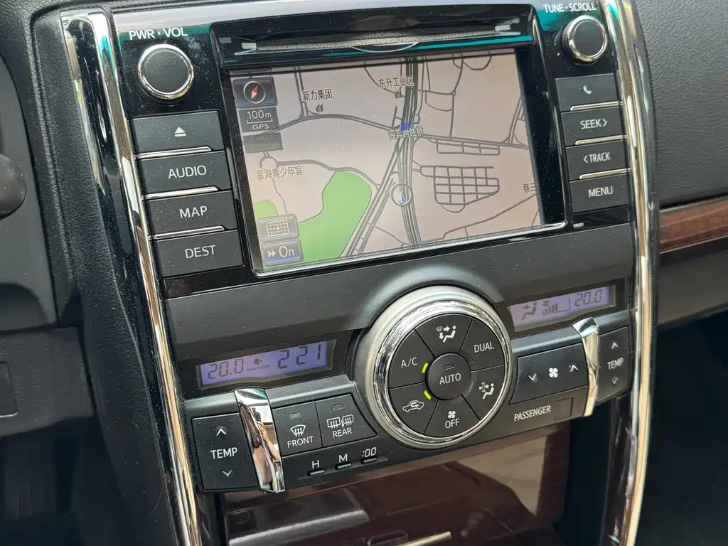 Toyota Reiz — миниатюра 7
