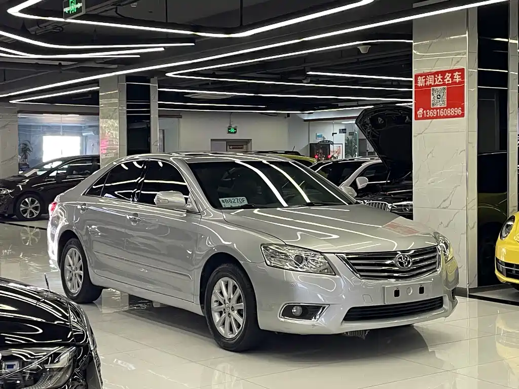 Toyota Camry — миниатюра 3