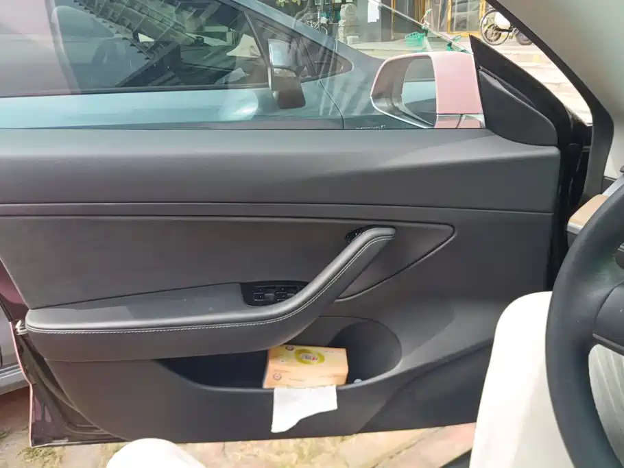 Tesla Model 3 — миниатюра 7
