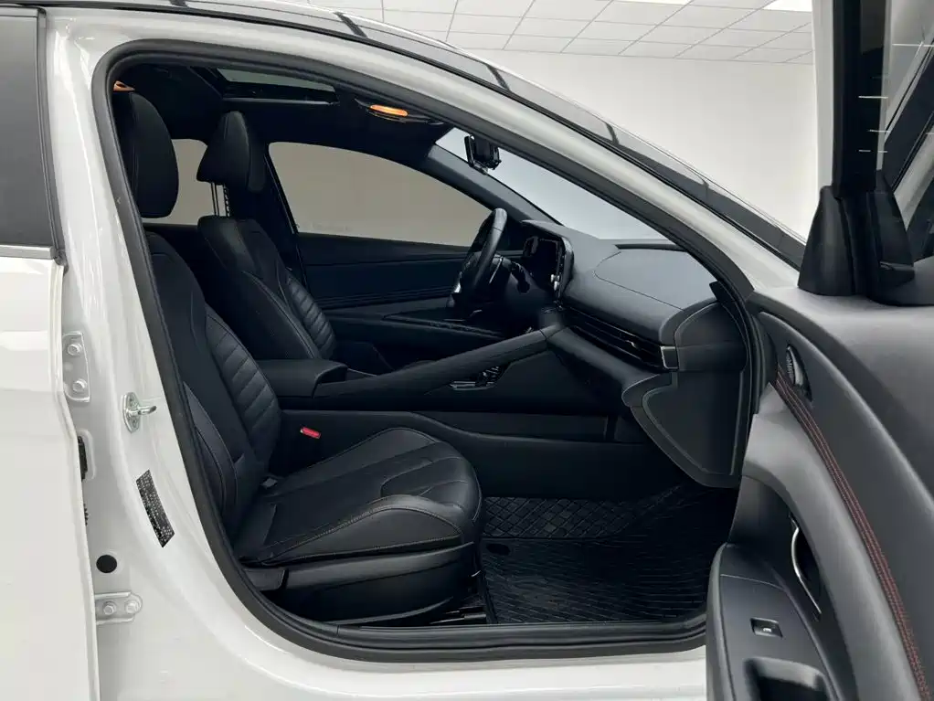 Hyundai Elantra — миниатюра 7
