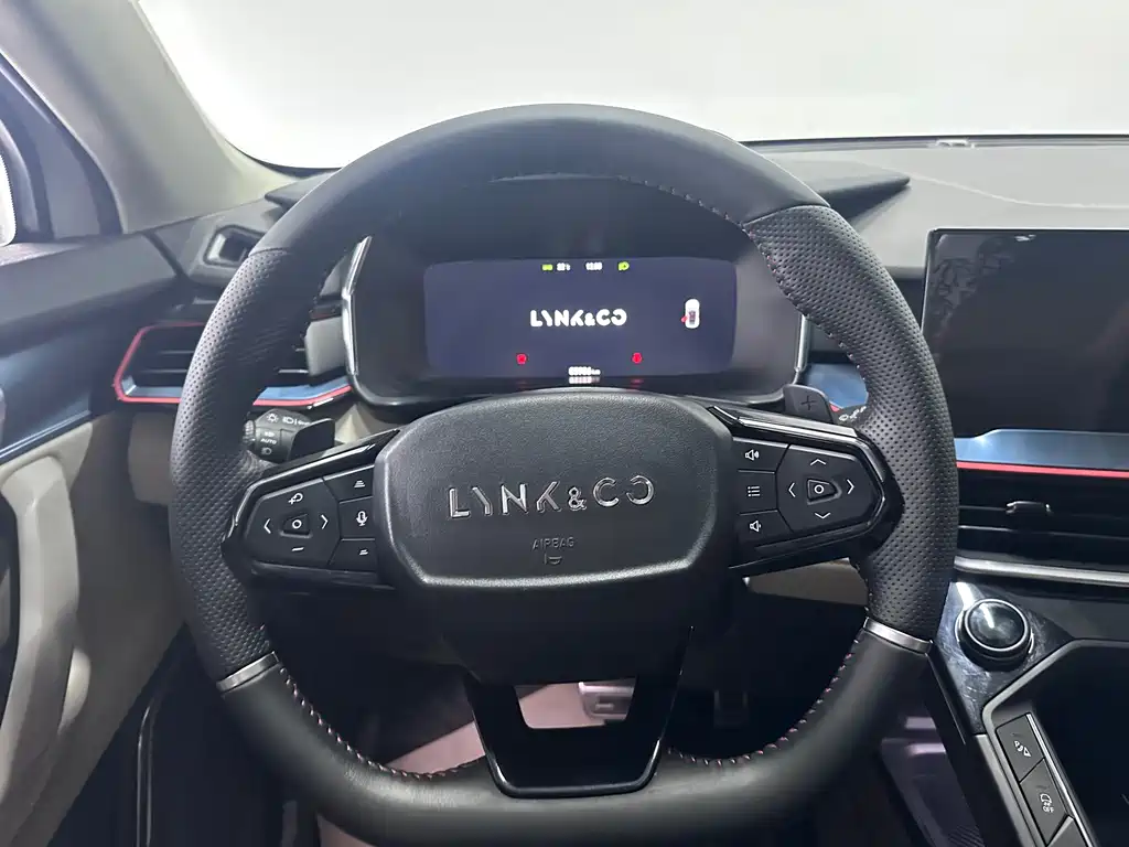 Lynk & Co 06 — миниатюра 4