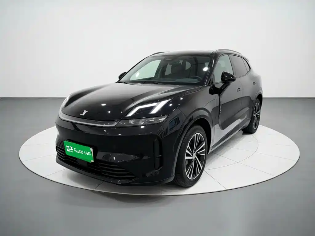 Lynk & Co 08 EM-P