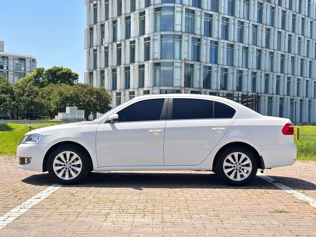 Volkswagen Lavida 2015 1.6L MT