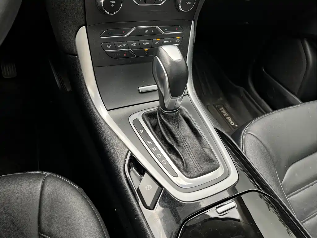 Ford Edge — миниатюра 10