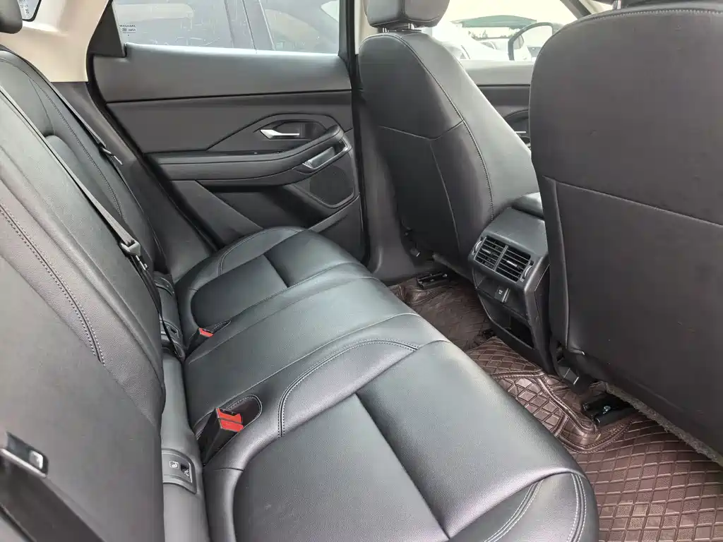 Jaguar E-PACE — миниатюра 7