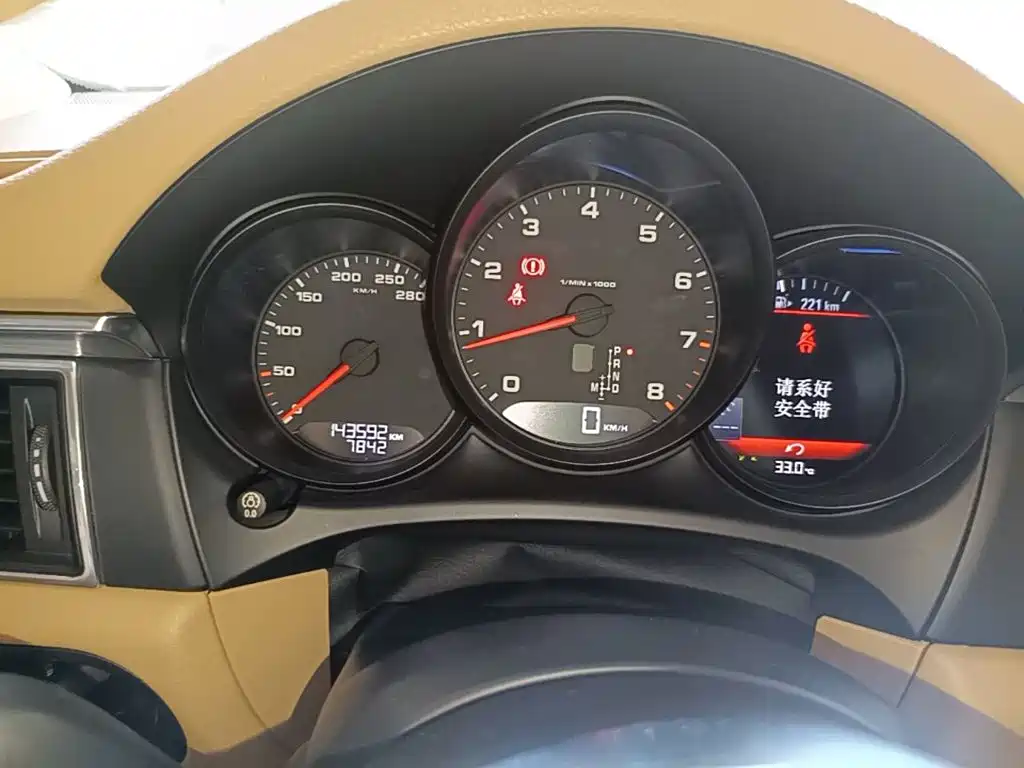 Porsche Macan — миниатюра 12