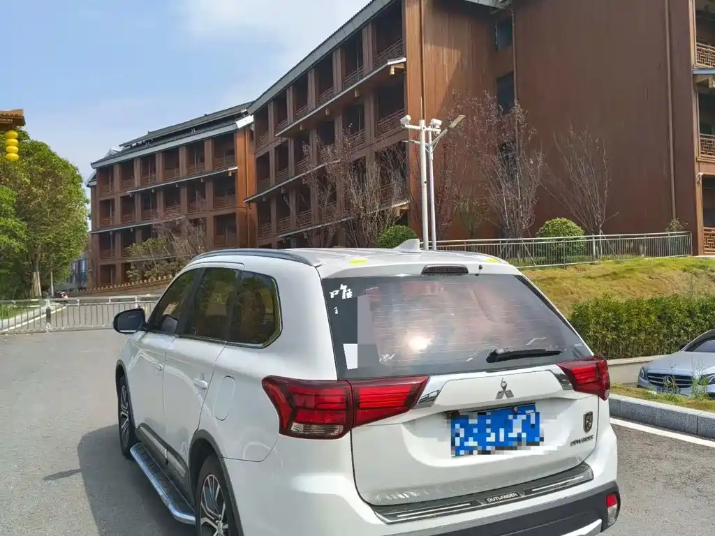 Mitsubishi Outlander — миниатюра 9