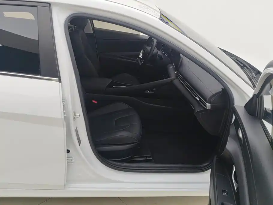 Hyundai Elantra — миниатюра 8