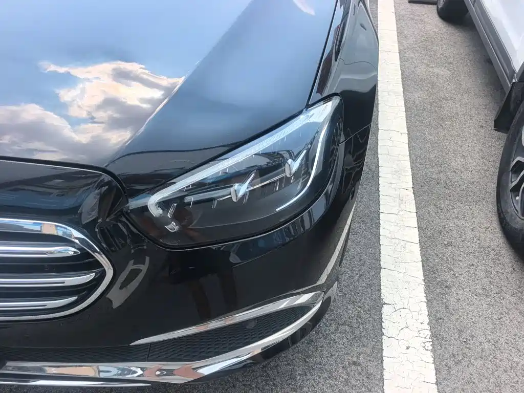 Mercedes-Benz E-Class — миниатюра 13