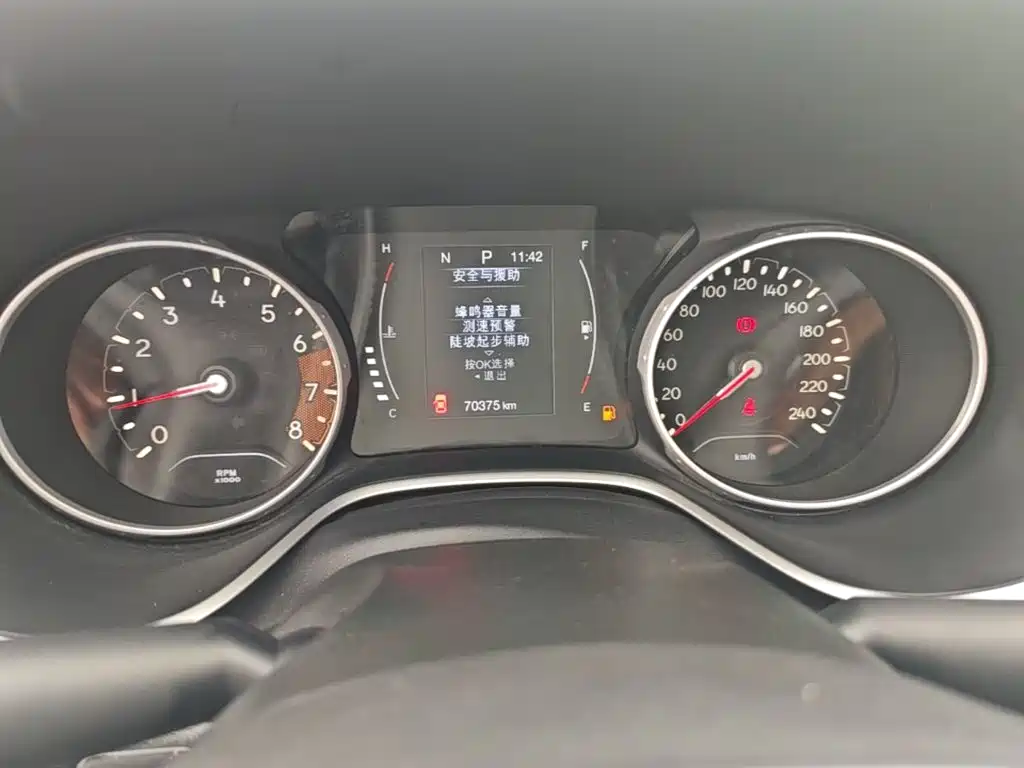 Jeep Compass — миниатюра 12