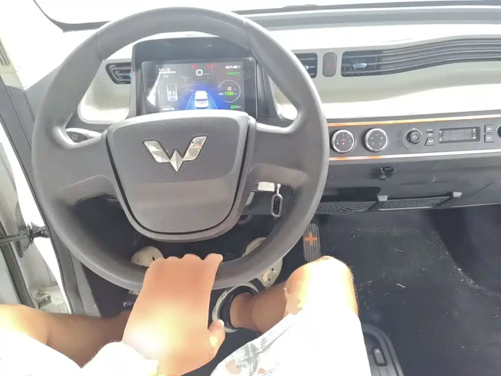 Wuling MINIEV — миниатюра 10