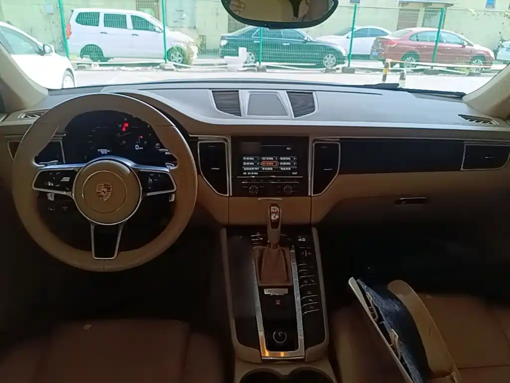 Porsche Macan — миниатюра 10