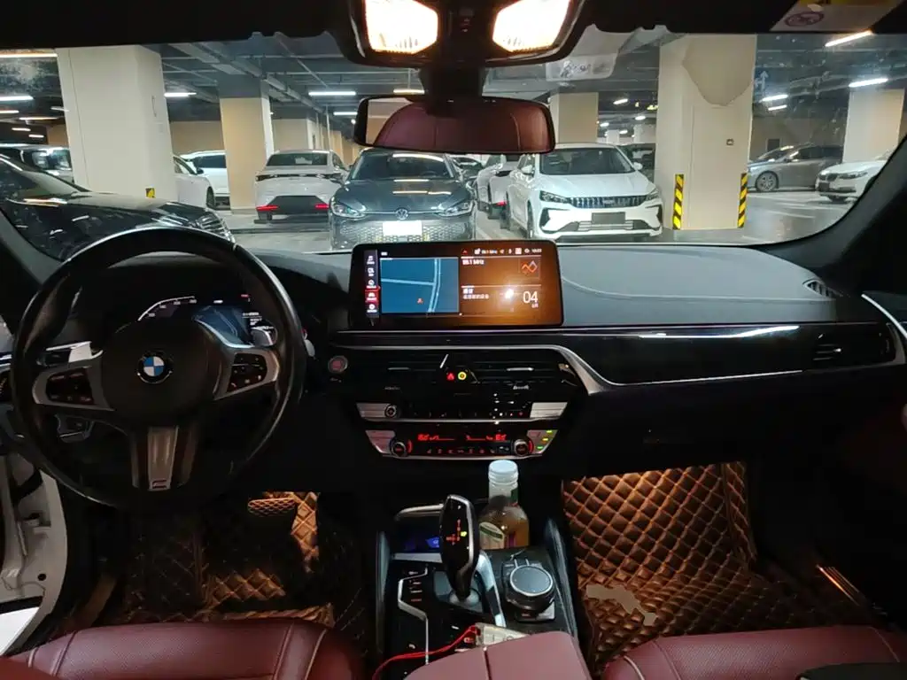 BMW 5 Series — миниатюра 10
