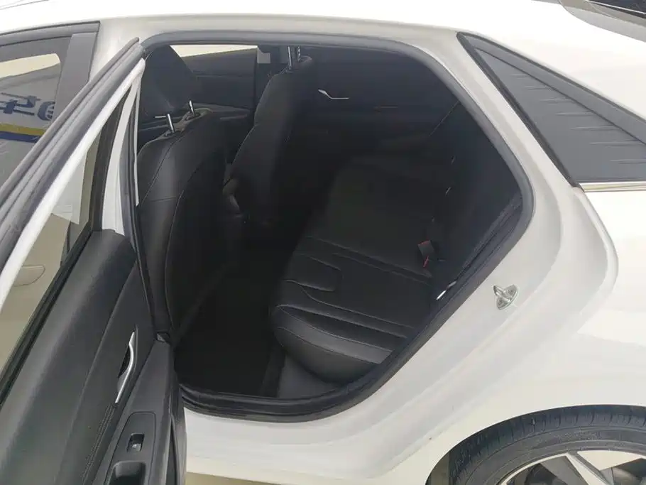 Hyundai Elantra — миниатюра 11