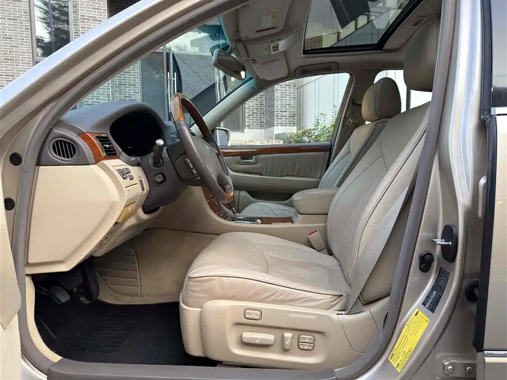 Lexus LS — миниатюра 13