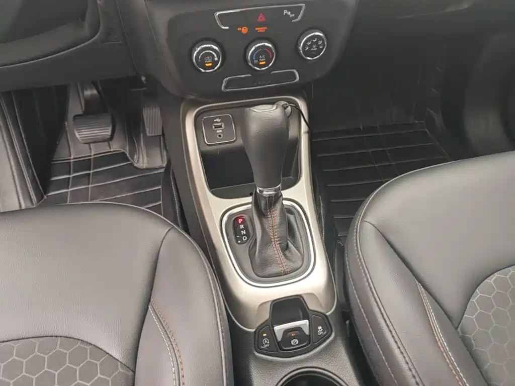 Jeep Compass — миниатюра 14