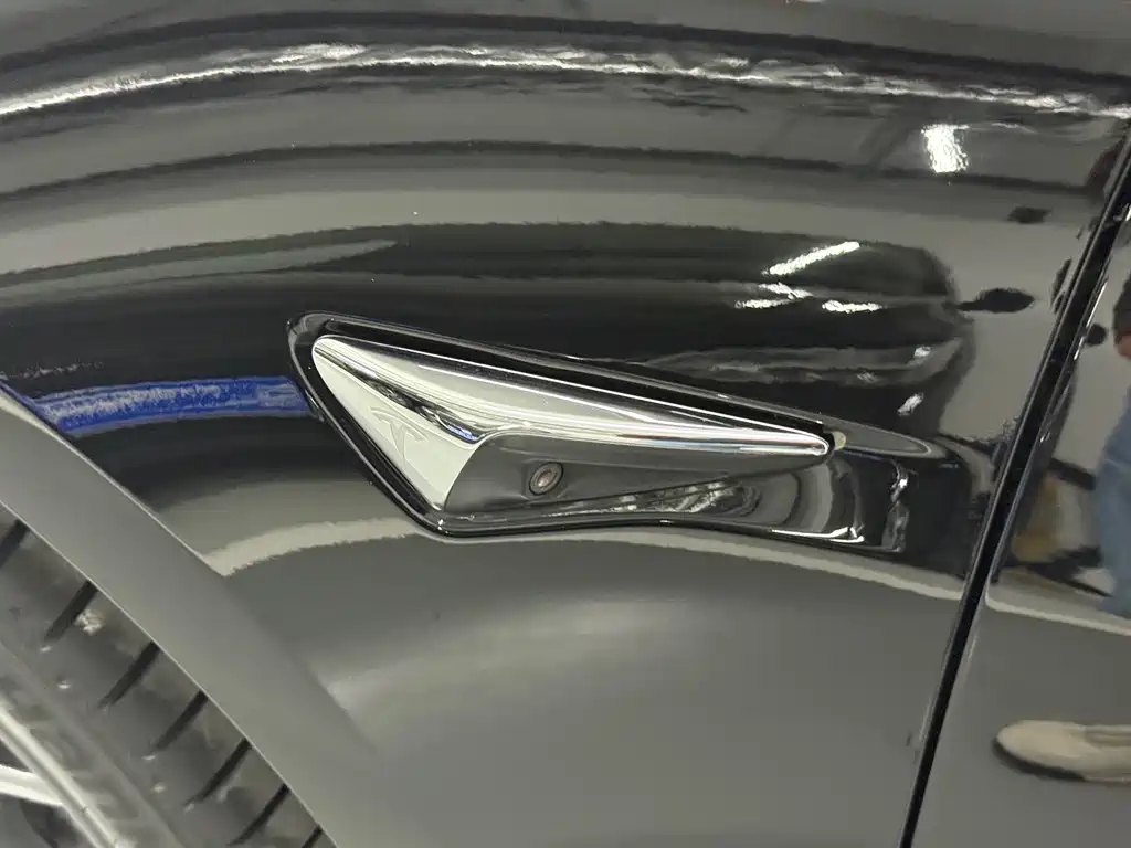 Tesla Model 3 — миниатюра 6