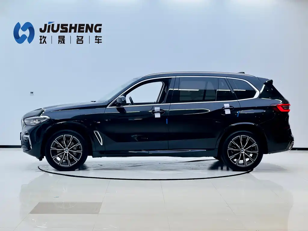 BMW X5 2022 xDrive 30Li Premium M Sport