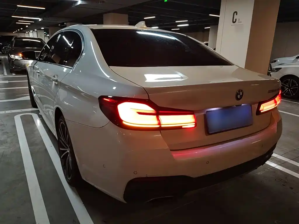 BMW 5 Series — миниатюра 5