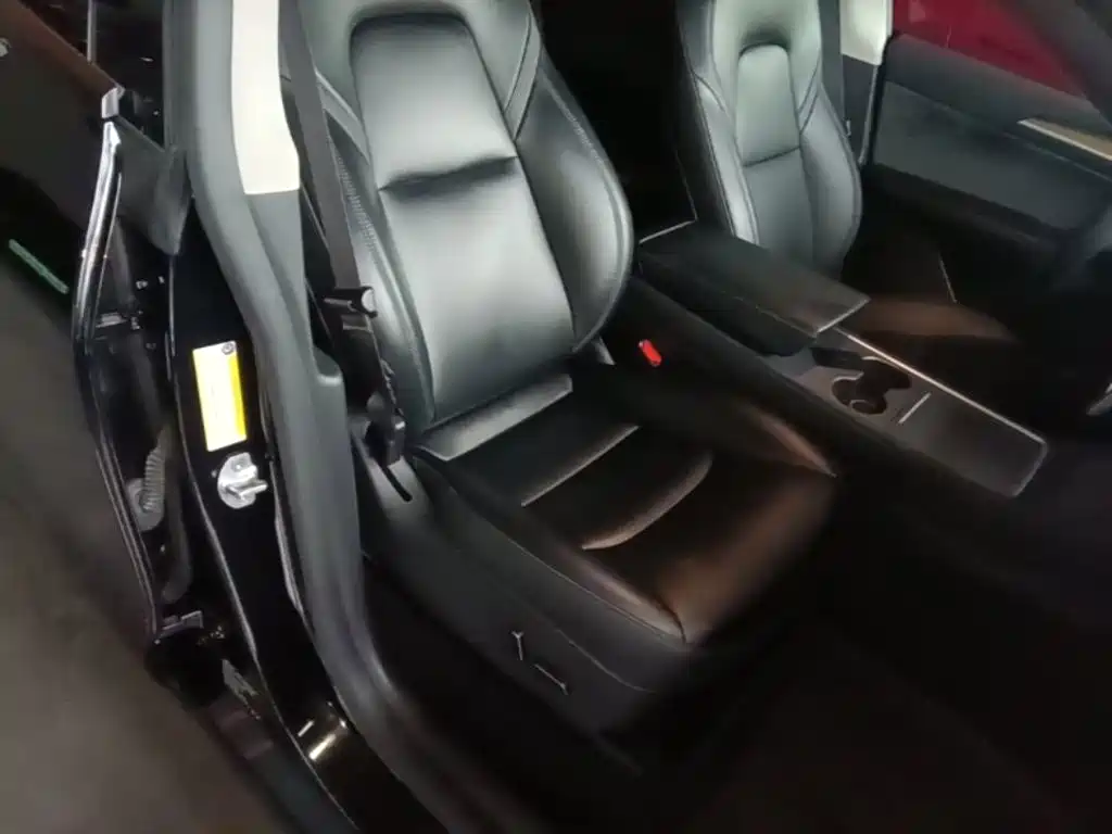 Tesla Model Y — миниатюра 25
