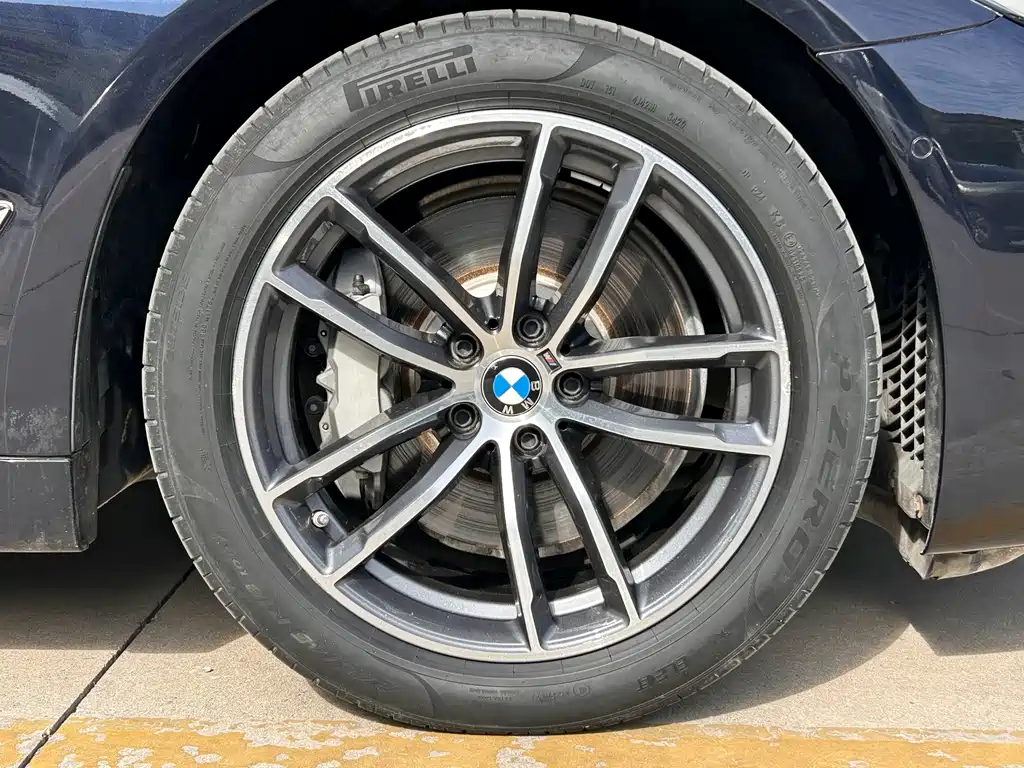 BMW 5 Series New Energy — миниатюра 16