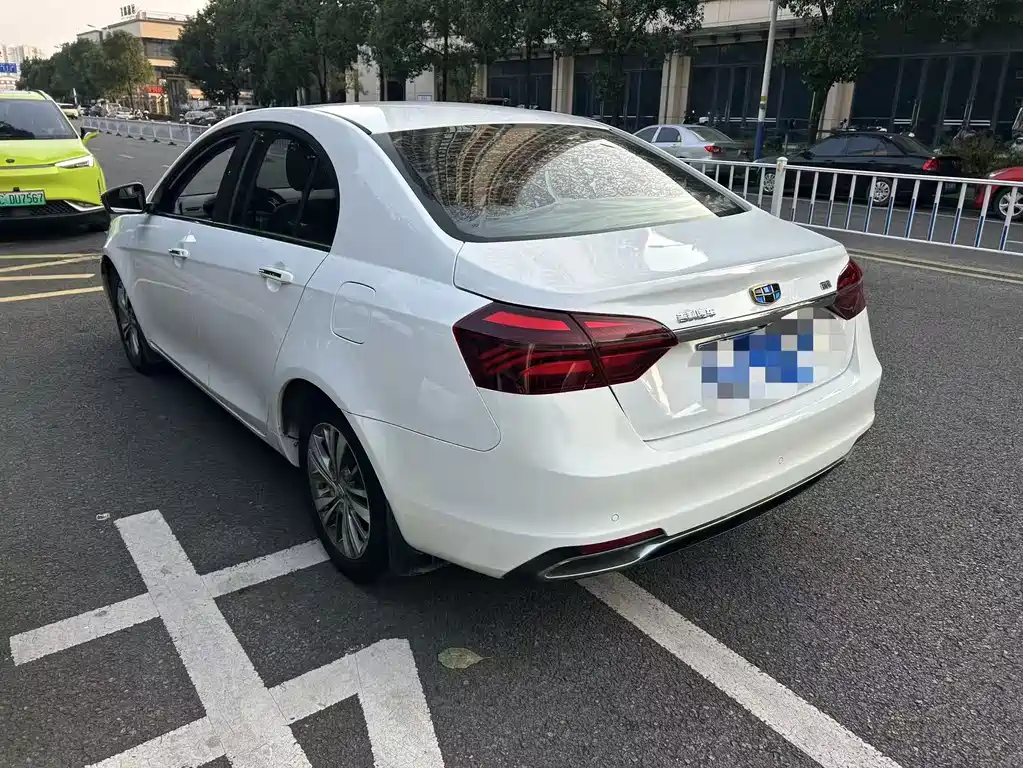 Geely Emgrand — миниатюра 3