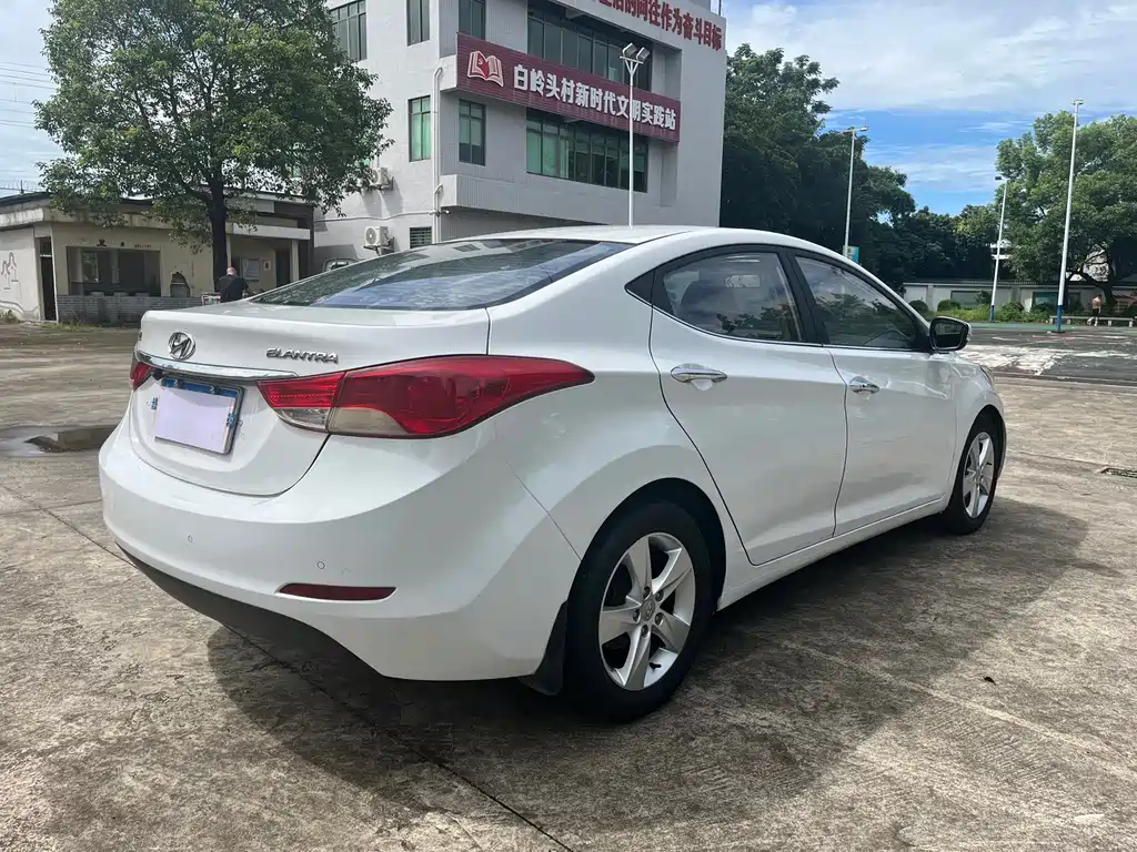 Hyundai Elantra Langdong — миниатюра 6