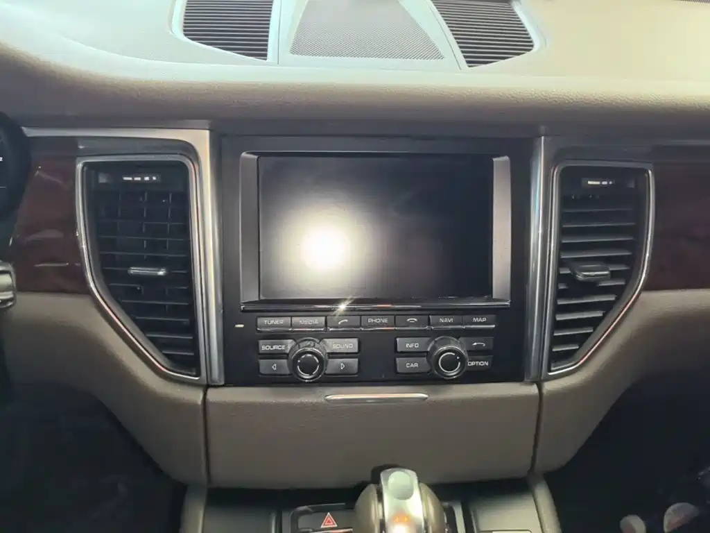 Porsche Macan — миниатюра 13