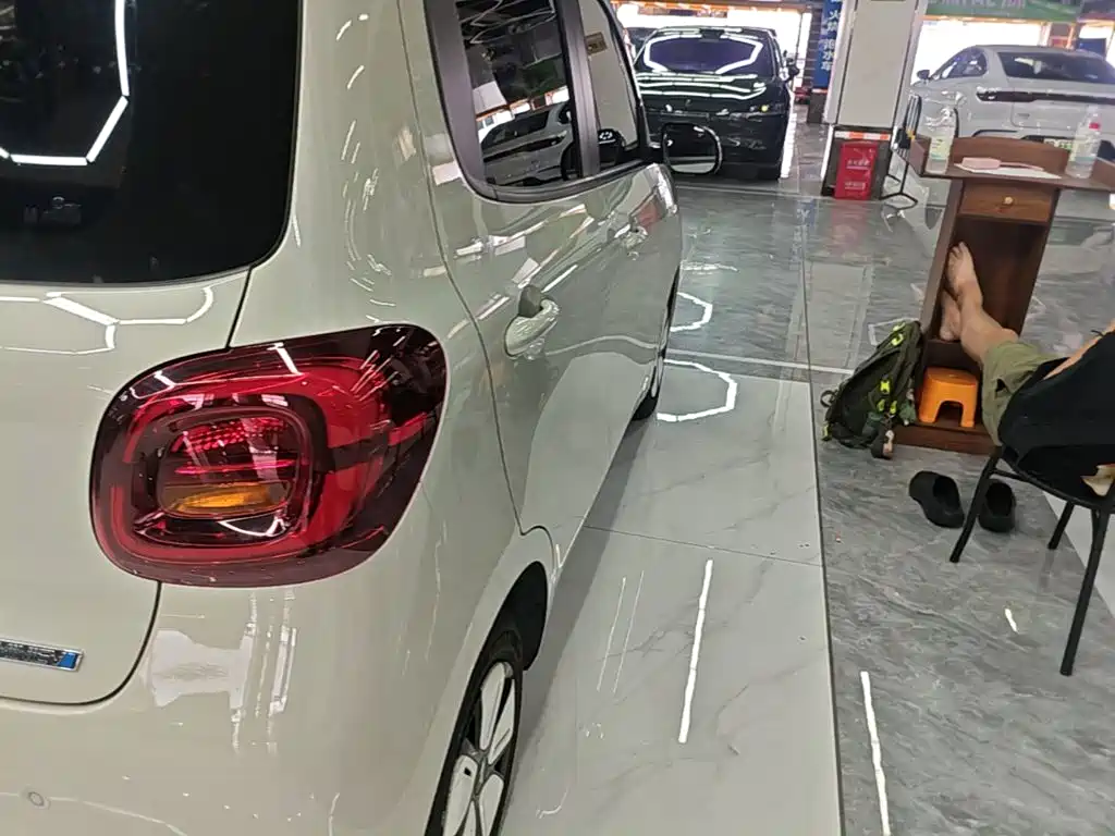 Wuling MINIEV — миниатюра 8