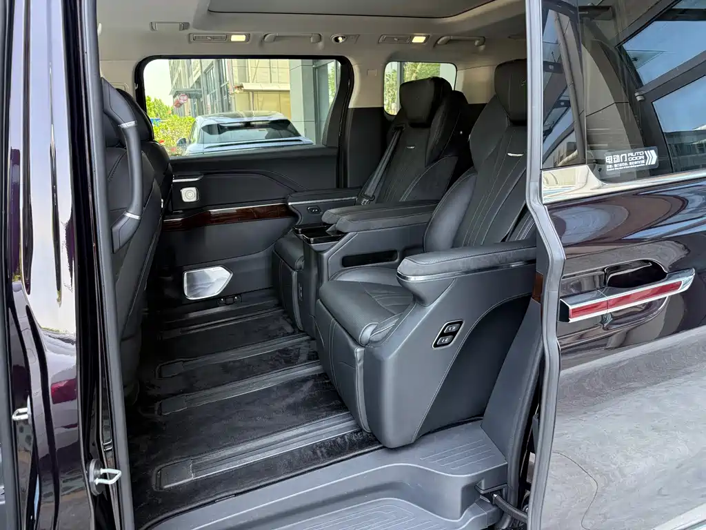 Hongqi Hongqi HQ9 PHEV — миниатюра 8