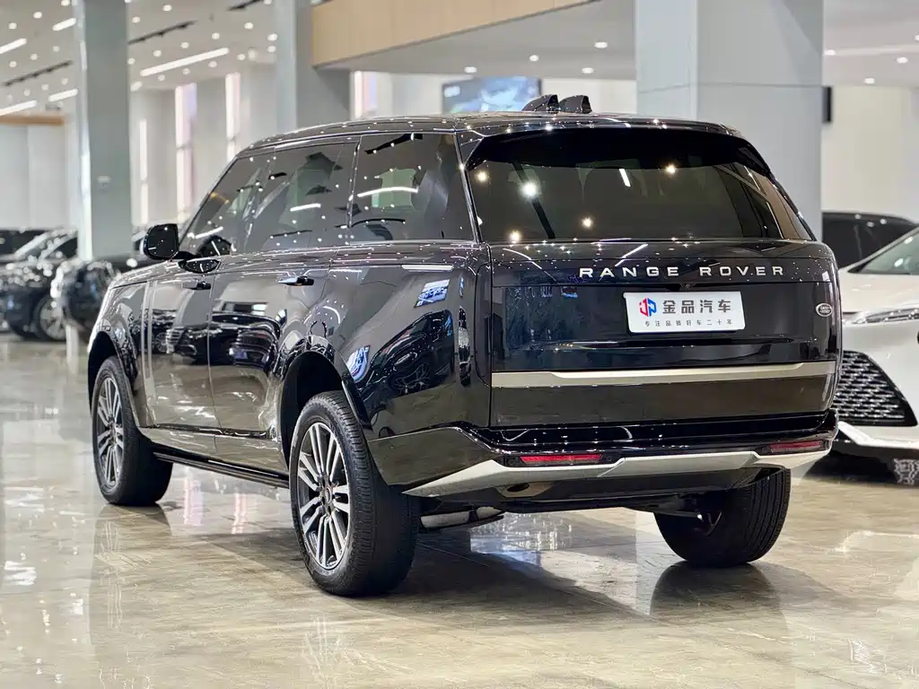 Land Rover Range Rover 2024 3.0 L6 400PS Long Wheelbase мест