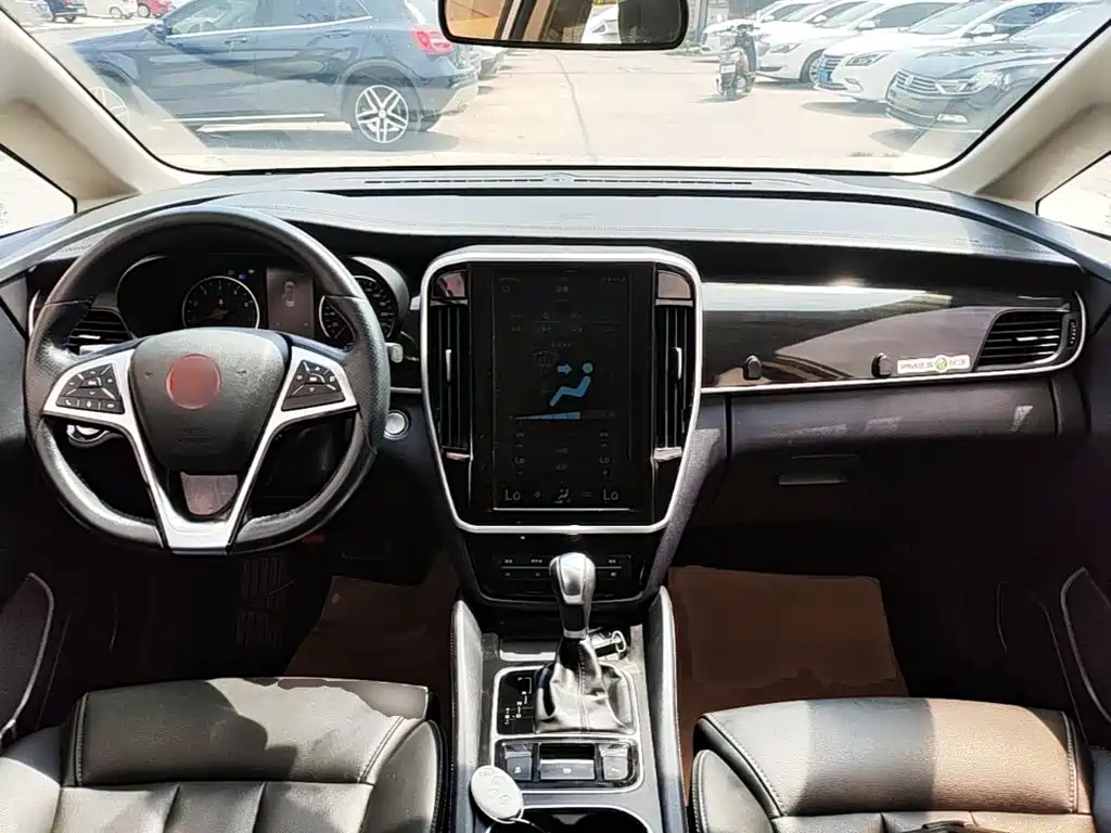 BYD MAX — миниатюра 10