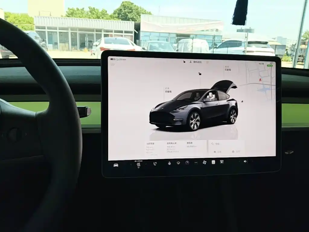 Tesla Model Y — миниатюра 18