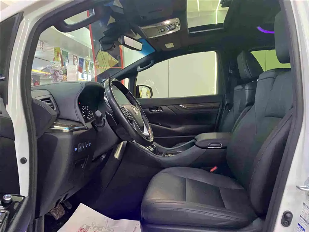 Toyota Vellfire — миниатюра 6