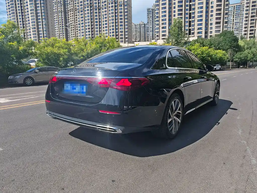 Mercedes-Benz E-Class — миниатюра 4