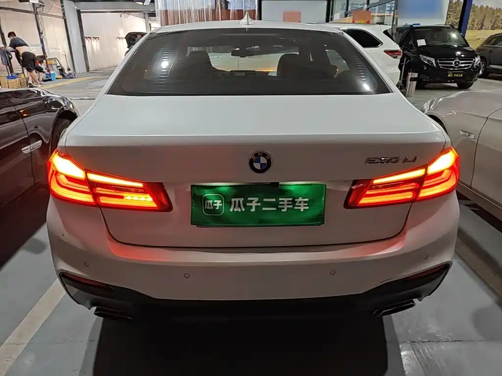 BMW 5 Series — миниатюра 6