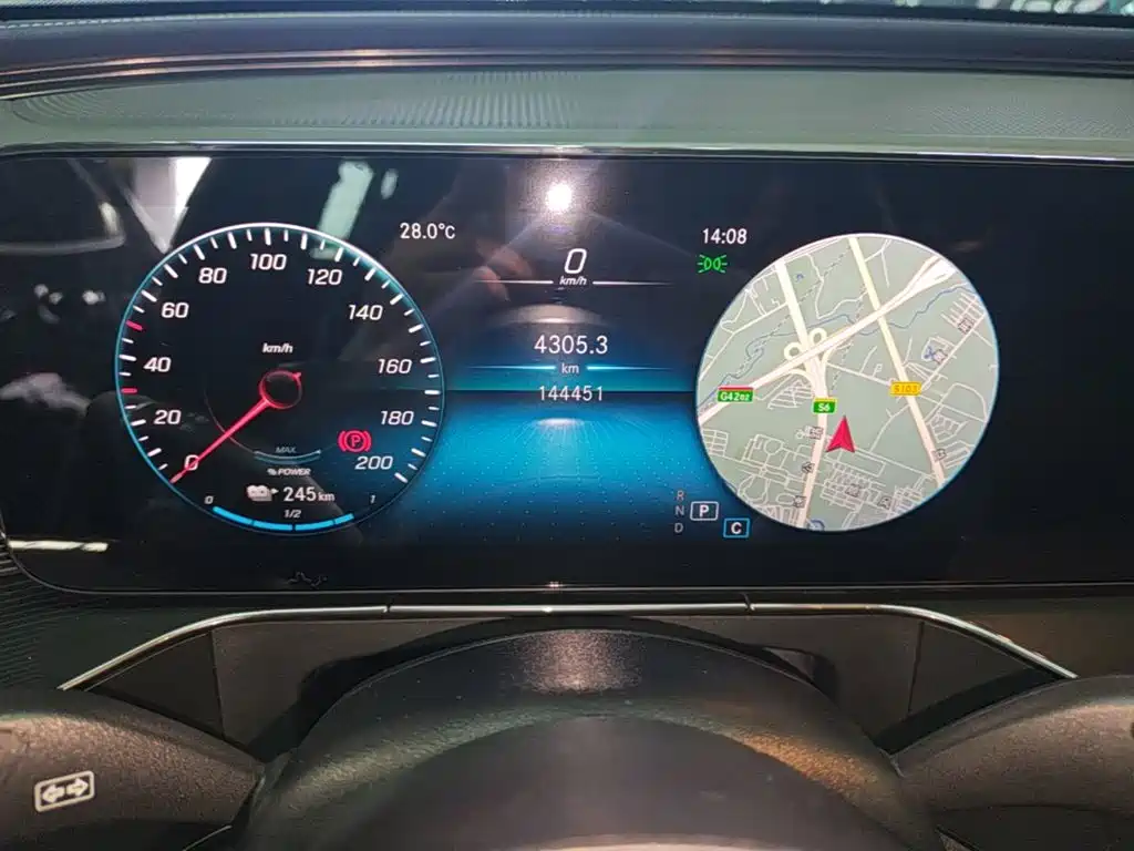 Mercedes-Benz EQC — миниатюра 12